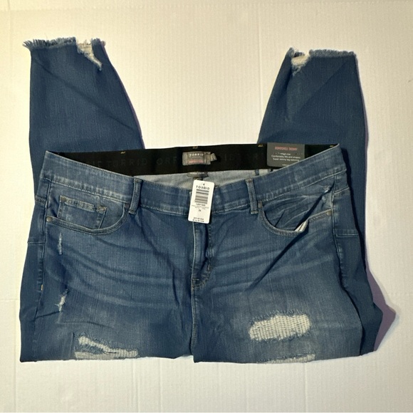 Torrid NWT Bombshell Distressed Skinny Jeans Women's 26R High Rise Stretch Denim - Picture 8 of 12